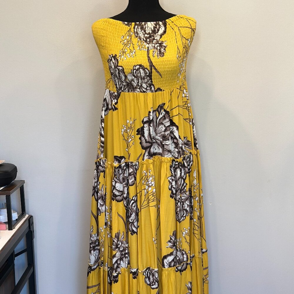 JAASE - Maxi Dress: Elasticated Strapless Dress with Tiered Hem